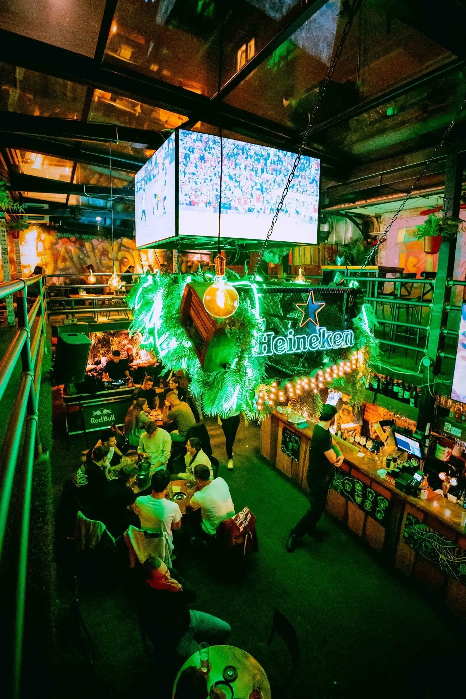 Hangout bar intro